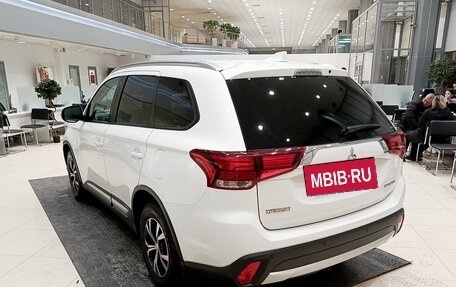 Mitsubishi Outlander III рестайлинг 3, 2018 год, 2 468 000 рублей, 7 фотография