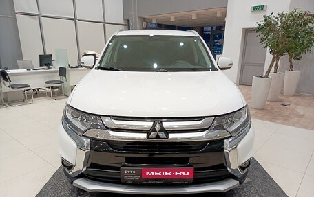 Mitsubishi Outlander III рестайлинг 3, 2018 год, 2 468 000 рублей, 2 фотография