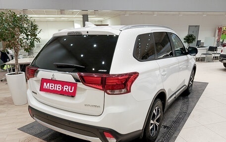 Mitsubishi Outlander III рестайлинг 3, 2018 год, 2 468 000 рублей, 5 фотография