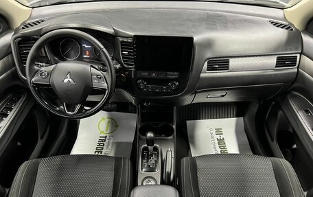 Mitsubishi Outlander III рестайлинг 3, 2016 год, 1 845 000 рублей, 11 фотография