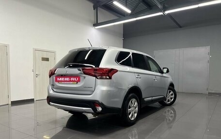 Mitsubishi Outlander III рестайлинг 3, 2016 год, 1 845 000 рублей, 2 фотография