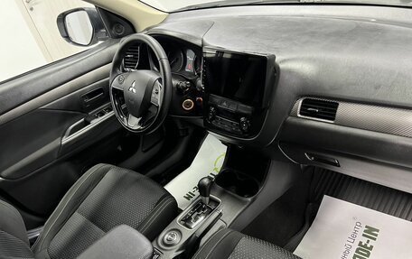 Mitsubishi Outlander III рестайлинг 3, 2016 год, 1 845 000 рублей, 14 фотография