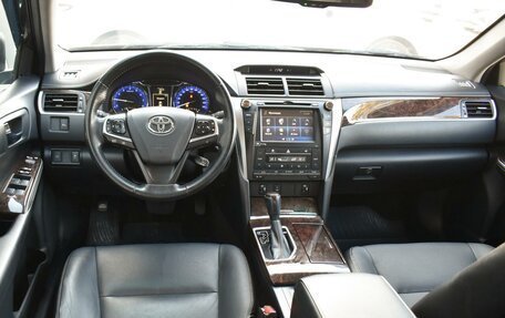 Toyota Camry, 2017 год, 2 650 000 рублей, 6 фотография