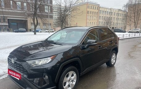 Toyota RAV4, 2021 год, 3 890 000 рублей, 2 фотография