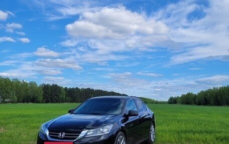 Honda Accord IX рестайлинг, 2013 год, 1 800 000 рублей, 2 фотография