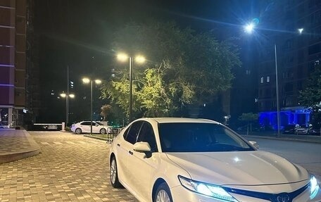 Toyota Camry, 2018 год, 3 280 000 рублей, 6 фотография