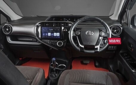 Toyota Aqua I, 2018 год, 1 369 000 рублей, 6 фотография