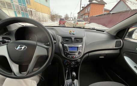 Hyundai Solaris II рестайлинг, 2011 год, 650 000 рублей, 5 фотография