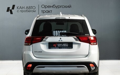 Mitsubishi Outlander III рестайлинг 3, 2021 год, 2 917 000 рублей, 5 фотография