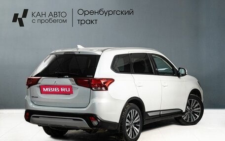 Mitsubishi Outlander III рестайлинг 3, 2021 год, 2 917 000 рублей, 4 фотография