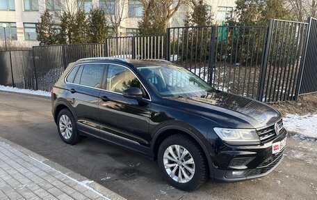 Volkswagen Tiguan II, 2018 год, 2 450 000 рублей, 1 фотография