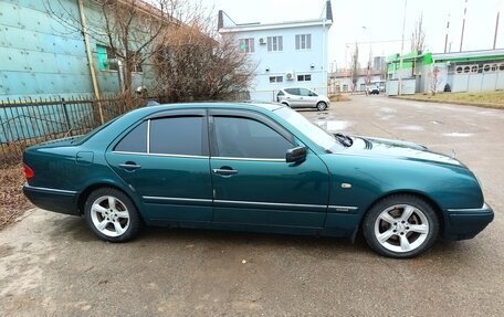 Mercedes-Benz E-Класс, 1995 год, 550 000 рублей, 24 фотография