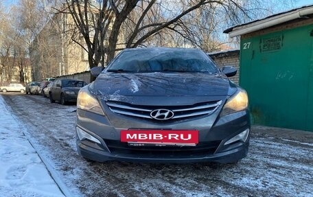 Hyundai Solaris II рестайлинг, 2015 год, 900 000 рублей, 4 фотография