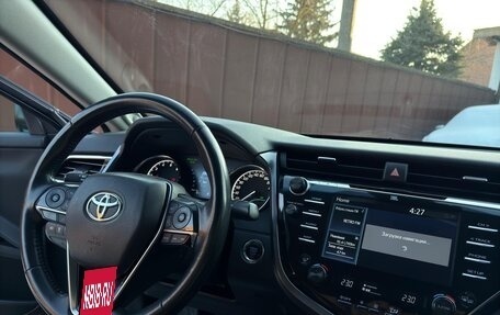 Toyota Camry, 2018 год, 2 800 000 рублей, 18 фотография