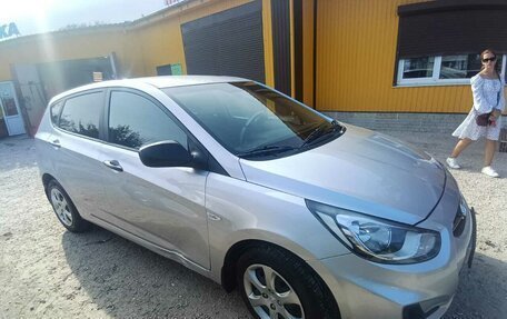 Hyundai Solaris II рестайлинг, 2013 год, 850 000 рублей, 19 фотография