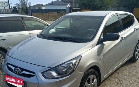 Hyundai Solaris II рестайлинг, 2013 год, 850 000 рублей, 31 фотография