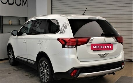 Mitsubishi Outlander III рестайлинг 3, 2016 год, 2 240 000 рублей, 6 фотография