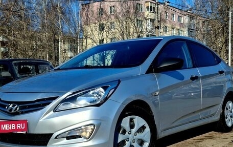 Hyundai Solaris II рестайлинг, 2015 год, 810 000 рублей, 1 фотография