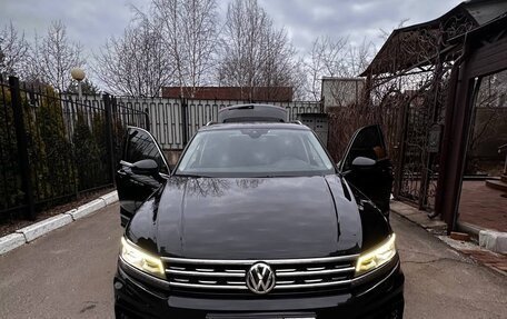 Volkswagen Tiguan II, 2019 год, 3 330 000 рублей, 1 фотография