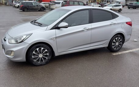 Hyundai Solaris II рестайлинг, 2013 год, 700 000 рублей, 3 фотография