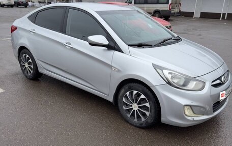 Hyundai Solaris II рестайлинг, 2013 год, 700 000 рублей, 4 фотография