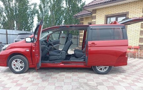 Toyota ISis I, 2010 год, 1 150 000 рублей, 2 фотография