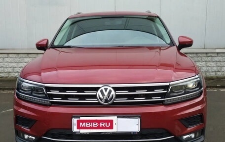 Volkswagen Tiguan II, 2017 год, 2 250 000 рублей, 2 фотография