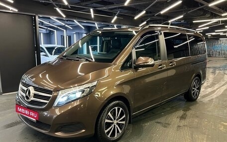 Mercedes-Benz V-Класс, 2018 год, 4 300 000 рублей, 2 фотография