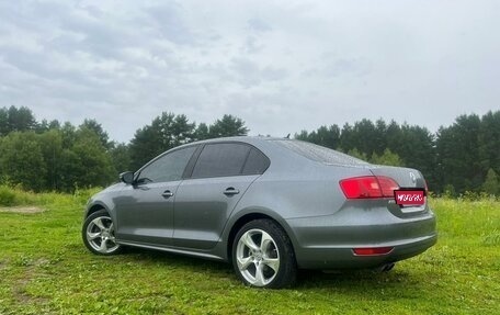 Volkswagen Jetta VI, 2013 год, 870 000 рублей, 1 фотография