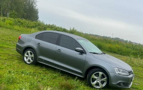 Volkswagen Jetta VI, 2013 год, 870 000 рублей, 2 фотография