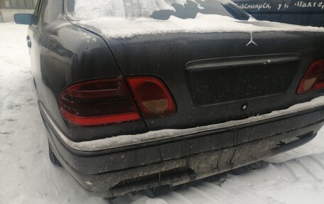 Mercedes-Benz E-Класс, 1997 год, 390 000 рублей, 12 фотография