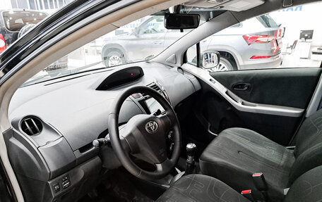 Toyota Yaris III рестайлинг, 2009 год, 580 000 рублей, 20 фотография