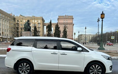 KIA Carnival III, 2016 год, 2 199 000 рублей, 4 фотография