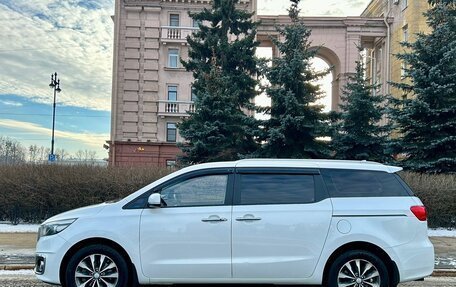 KIA Carnival III, 2016 год, 2 199 000 рублей, 3 фотография