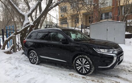 Mitsubishi Outlander III рестайлинг 3, 2018 год, 2 750 000 рублей, 4 фотография