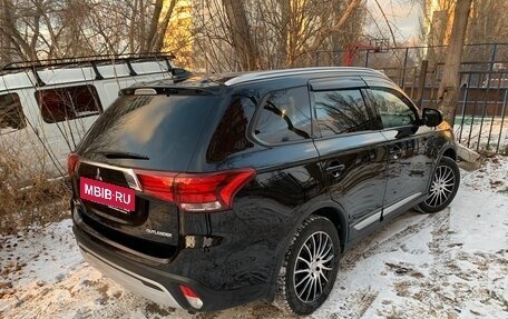 Mitsubishi Outlander III рестайлинг 3, 2018 год, 2 750 000 рублей, 2 фотография