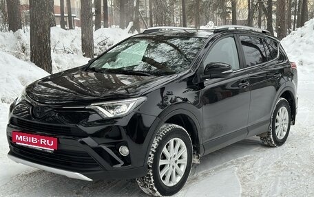 Toyota RAV4, 2018 год, 2 430 000 рублей, 11 фотография