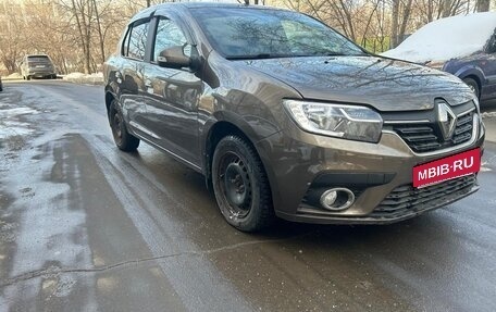 Renault Logan II, 2018 год, 890 000 рублей, 2 фотография