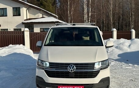 Volkswagen Caravelle T6 рестайлинг, 2020 год, 4 600 000 рублей, 2 фотография