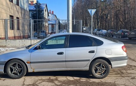 Toyota Avensis III рестайлинг, 2001 год, 500 000 рублей, 21 фотография