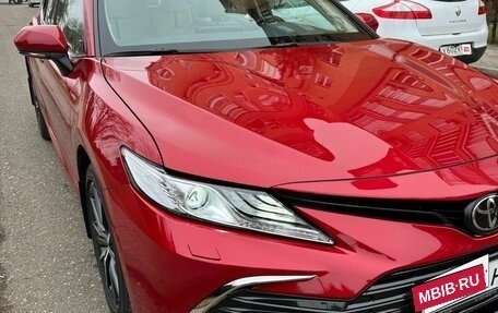 Toyota Camry, 2021 год, 3 850 000 рублей, 2 фотография