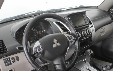 Mitsubishi Pajero Sport II рестайлинг, 2013 год, 1 485 000 рублей, 13 фотография