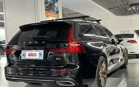 Volvo V60 II, 2022 год, 3 830 000 рублей, 11 фотография