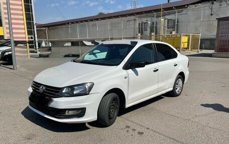 Volkswagen Polo VI (EU Market), 2015 год, 450 000 рублей, 2 фотография