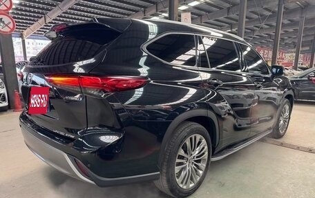 Toyota Highlander, 2022 год, 4 100 000 рублей, 5 фотография