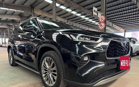 Toyota Highlander, 2022 год, 4 100 000 рублей, 2 фотография