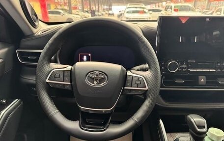 Toyota Highlander, 2022 год, 4 100 000 рублей, 9 фотография