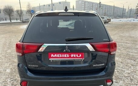 Mitsubishi Outlander III рестайлинг 3, 2018 год, 2 280 000 рублей, 10 фотография