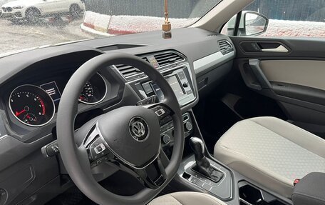 Volkswagen Tiguan II, 2019 год, 2 490 000 рублей, 13 фотография