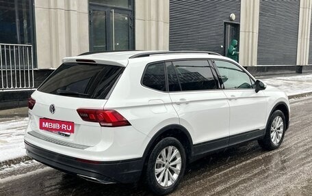 Volkswagen Tiguan II, 2019 год, 2 490 000 рублей, 3 фотография